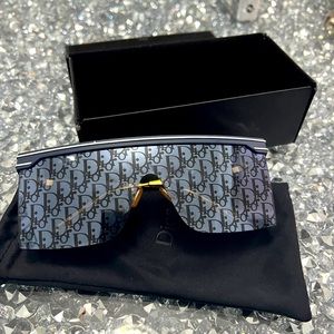DIORCLUB M1U
Blue Dior Oblique Mask Sunglasses